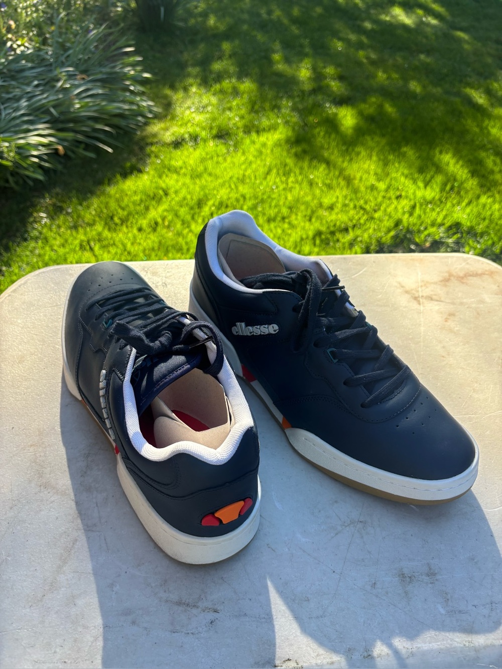 Ellesse Navy Low-Top Sneakers with White Trim